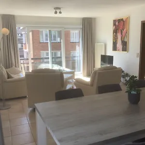 https://ruim-appartement-op-50m-van-strand.ostend-hotel.net